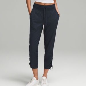 LULULEMON - Dance Studio Crop *25”